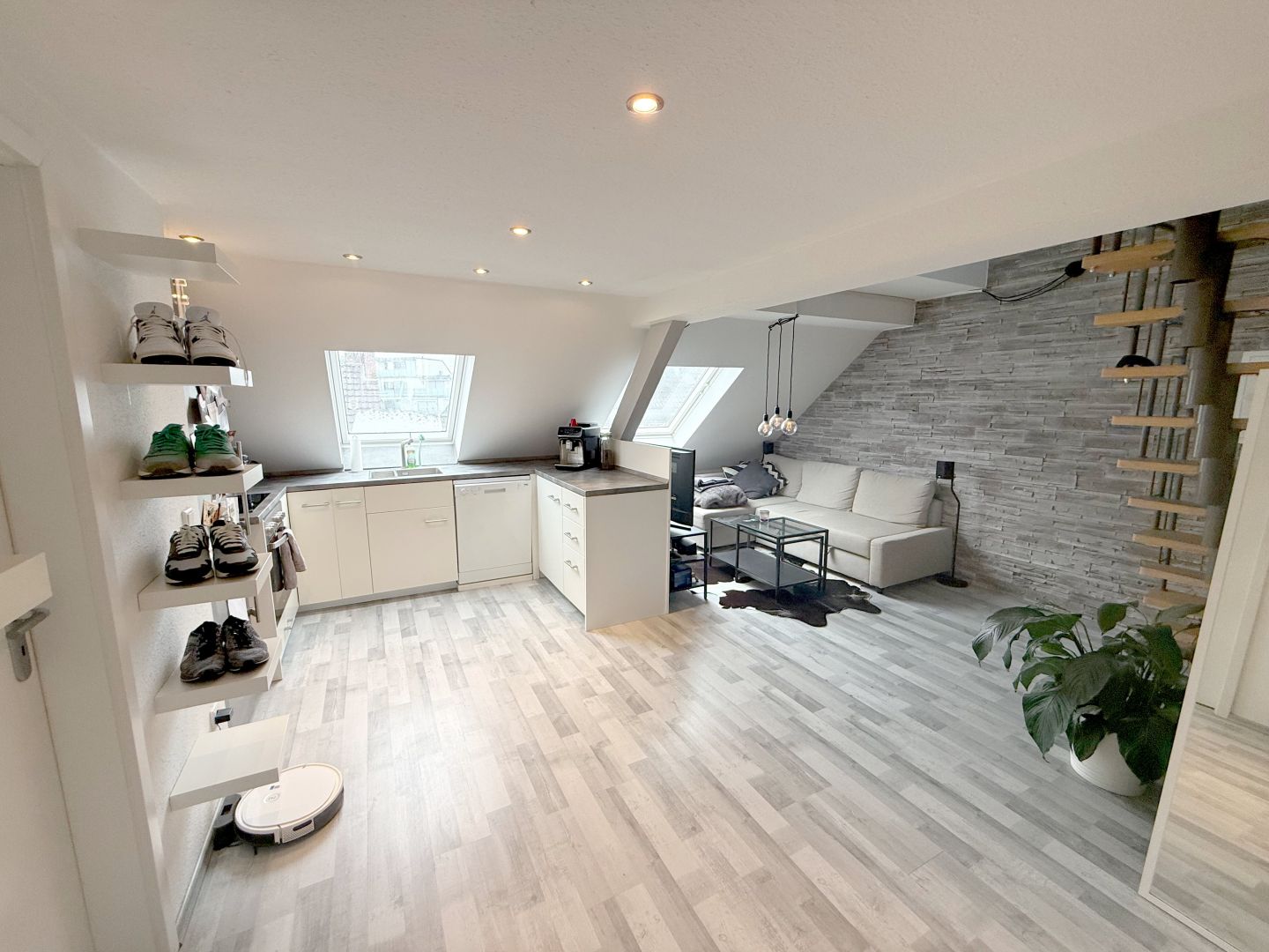 Ansicht 8 von: Im Herzen von Neuss: Zentrales und modernes Apartment im DG mit Klimaanlage und Tageslichtbad